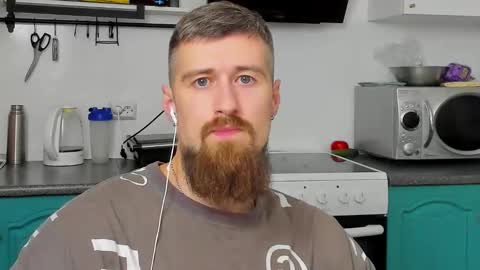 Snapshot of bearded_legend chatting on 09.26.25 Zeus online show from 09.26.25