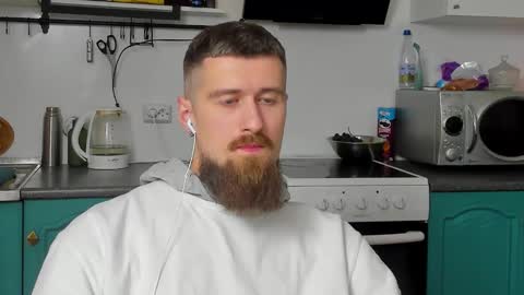 Snapshot of bearded_legend chatting on 10.10.25 Zeus online show from 10.10.25