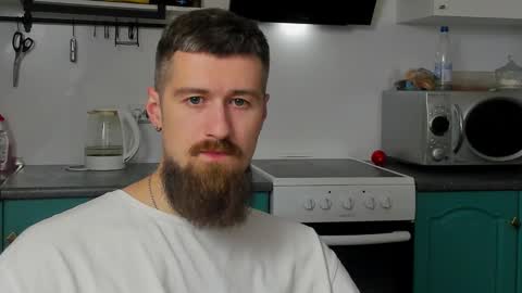 Snapshot of bearded_legend chatting on 10.15.25 Zeus online show from 10.15.25