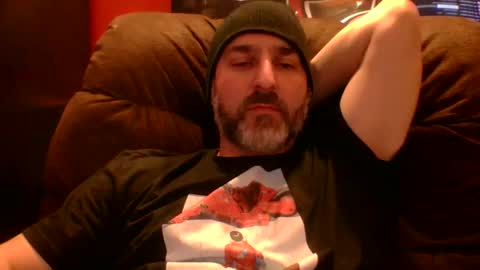 Snapshot of beardedambition chatting on 04.25.26 beardedambition online show from 04.25.26
