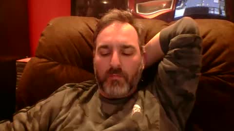 Snapshot of beardedambition chatting on 04.30.26 beardedambition online show from 04.30.26