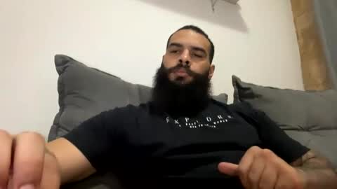 Snapshot of beardmax chatting on 02.10.26 Min online show from 02.10.26