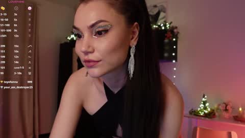 Snapshot of beatricefawne chatting on 12.28.24 Bzzz Bea online show from 12.28.24