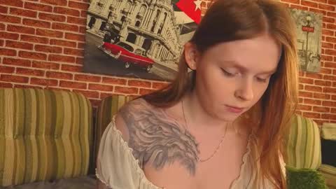 Snapshot of beautifulgina chatting on 11.24.25 Gina online show from 11.24.25