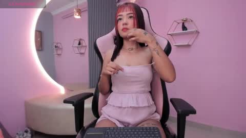 Snapshot of beautty_woman_ chatting on 04.30.26 Sara online show from 04.30.26