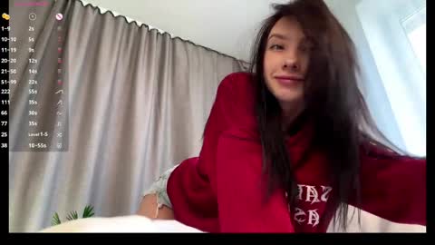 Snapshot of beauty_fuel chatting on 05.08.26 Polly online show from 05.08.26