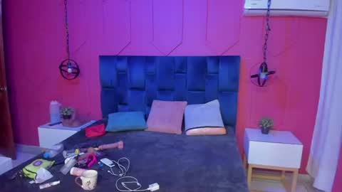 Snapshot of beauty_milf4 chatting on 06.28.26 Chantall online show from 06.28.26