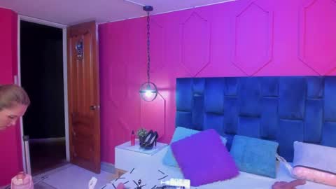 Snapshot of beauty_milf4 chatting on 07.05.26 Chantall online show from 07.05.26