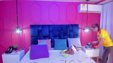 Snapshot of beauty_milf4 chatting on 07.07.26 Chantall online show from 07.07.26