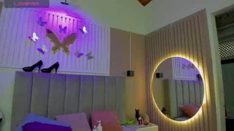 Snapshot of beauty_milf4 chatting on 07.12.26 Chantall online show from 07.12.26