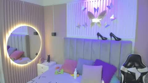 Snapshot of beauty_milf4 chatting on 07.31.26 Chantall online show from 07.31.26
