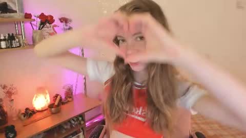 Snapshot of beautyeliise chatting on 06.22.26 Eliise online show from 06.22.26
