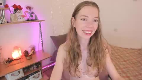 Snapshot of beautyeliise chatting on 07.27.26 Eliise online show from 07.27.26