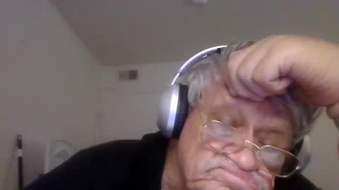 Snapshot of beautytomyeyes chatting on 11.04.25 beautytomyeyes online show from 11.04.25