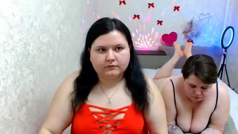 Snapshot of beckyandellen chatting on 02.08.25 BeckyAndEllen online show from 02.08.25