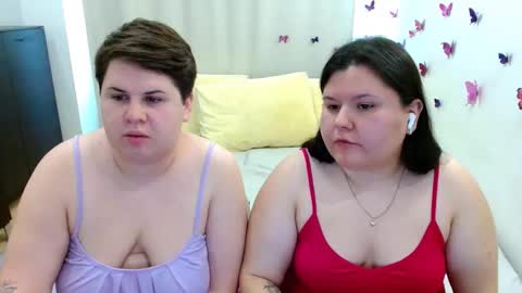 Snapshot of beckyandellen chatting on 09.26.25 BeckyAndEllen online show from 09.26.25