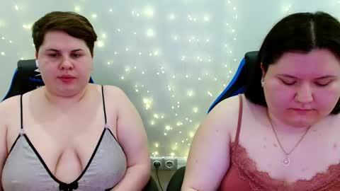 Snapshot of beckyandellen chatting on 04.29.26 BeckyAndEllen online show from 04.29.26