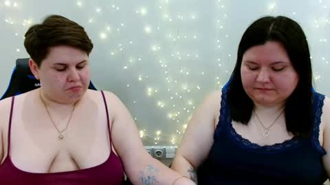 Snapshot of beckyandellen chatting on 05.27.26 BeckyAndEllen online show from 05.27.26