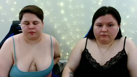 Snapshot of beckyandellen chatting on 06.15.26 BeckyAndEllen online show from 06.15.26