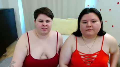 Snapshot of beckyandellen chatting on 06.16.26 BeckyAndEllen online show from 06.16.26