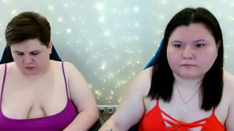 Snapshot of beckyandellen chatting on 06.21.26 BeckyAndEllen online show from 06.21.26
