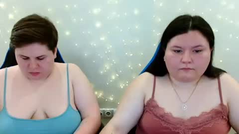 Snapshot of beckyandellen chatting on 07.28.26 BeckyAndEllen online show from 07.28.26
