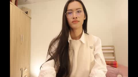 bee_thai online show from 11.07.25