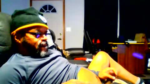 Snapshot of beef69dog chatting on 11.27.25 BEEF69DOG online show from 11.27.25