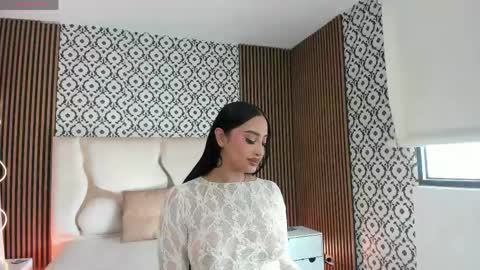Snapshot of beella_tay1 chatting on 05.20.26 BELLA online show from 05.20.26