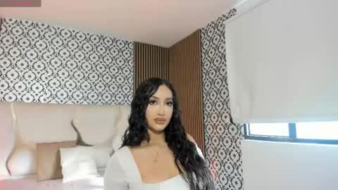 Snapshot of beella_tay1 chatting on 05.26.26 BELLA online show from 05.26.26