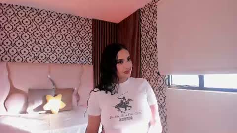 Snapshot of beella_tay1 chatting on 06.17.26 BELLA online show from 06.17.26
