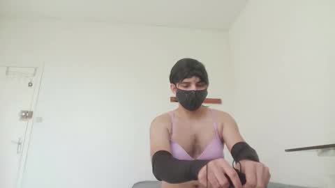 Snapshot of beenishcrossdresser chatting on 12.16.25 beenishcrossdresser online show from 12.16.25