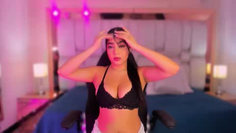 Snapshot of bela_cox chatting on 09.22.25 Bela online show from 09.22.25