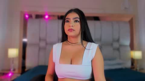 Snapshot of bela_cox chatting on 09.24.25 Bela online show from 09.24.25