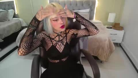 Snapshot of bela_craxkerr chatting on 12.03.25 Bela online show from 12.03.25