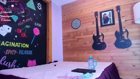 Snapshot of belajones chatting on 09.28.25 Bela online show from 09.28.25