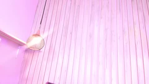 Snapshot of belinda_hills chatting on 12.23.24 belinda online show from 12.23.24