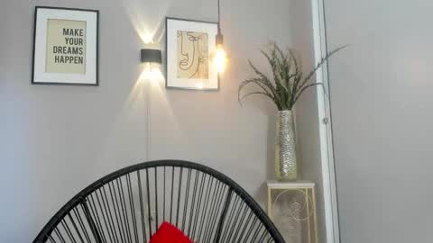 Snapshot of belinda_hills chatting on 01.11.25 belinda online show from 01.11.25