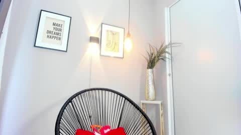 Snapshot of belinda_hills chatting on 01.17.25 belinda online show from 01.17.25