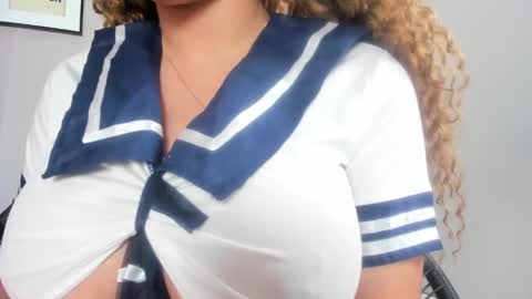 Snapshot of belinda_hills chatting on 01.24.25 belinda online show from 01.24.25