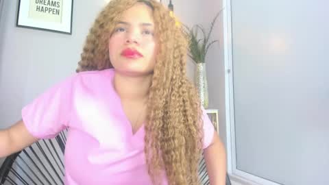 Snapshot of belinda_hills chatting on 02.06.25 belinda online show from 02.06.25