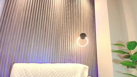 Snapshot of belinda_hills chatting on 02.13.25 belinda online show from 02.13.25