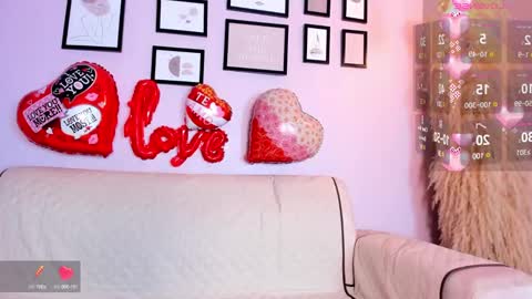 Snapshot of belinda_hills chatting on 02.14.25 belinda online show from 02.14.25