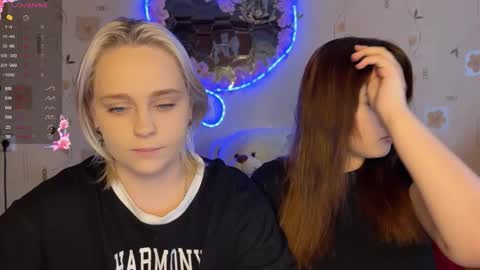 bella_and_alice online show from 12.04.25