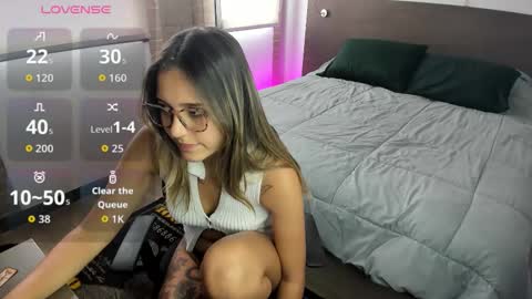 bella_blue_ online show from 10.15.25