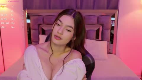 Bella  online show from 11.21.25