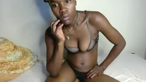 Snapshot of bella_cocy chatting on 04.21.26 cocy online show from 04.21.26