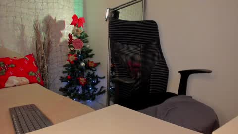 Dessi  online show from 12.20.24