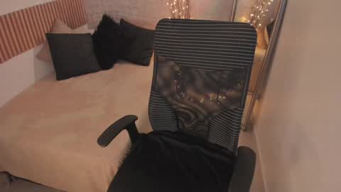 Dessi  online show from 01.10.25