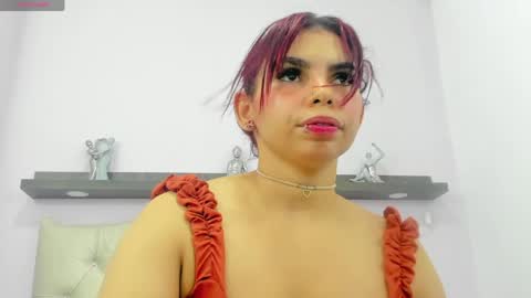Snapshot of bella_ebony19 chatting on 05.29.26 bella_ebony19 online show from 05.29.26
